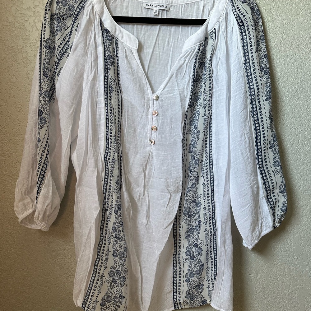Sara Michelle White and Navy Blouse